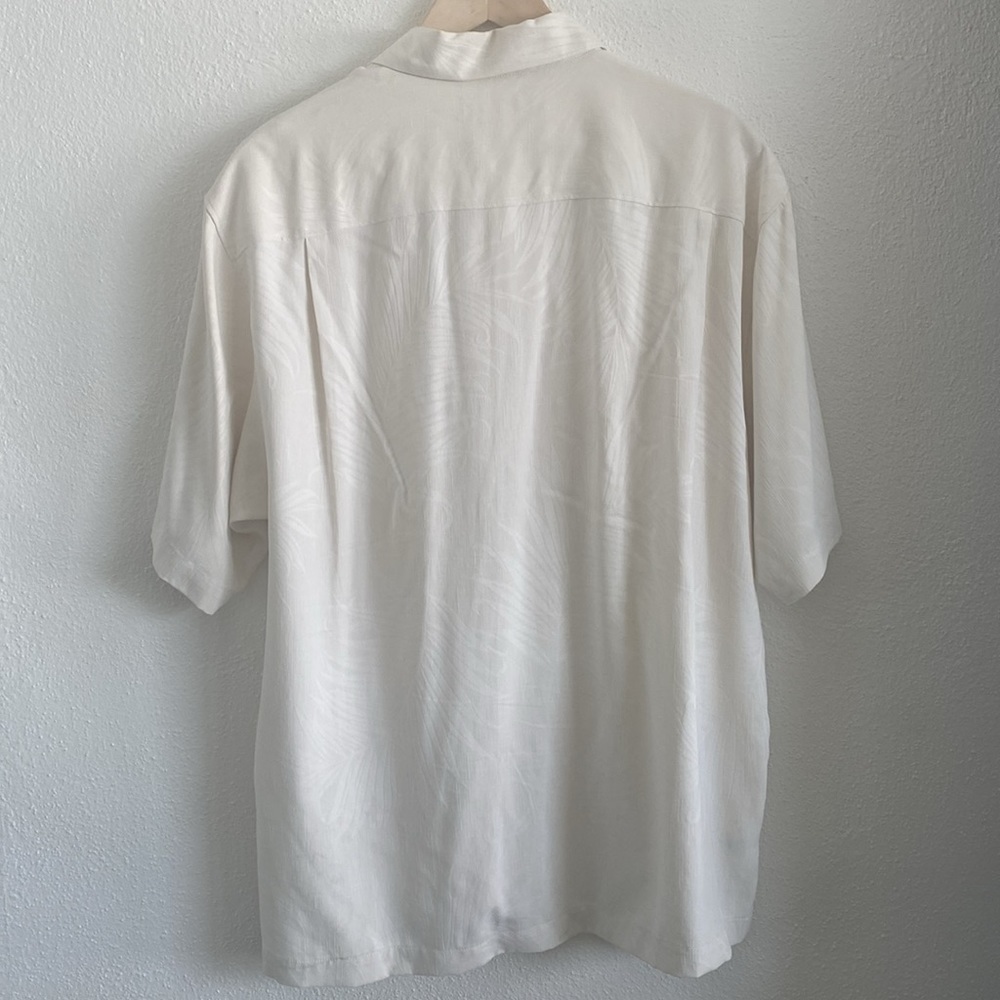 Tommy Bahama short sleeve, button from silk shirt. - Picture 4 of 4